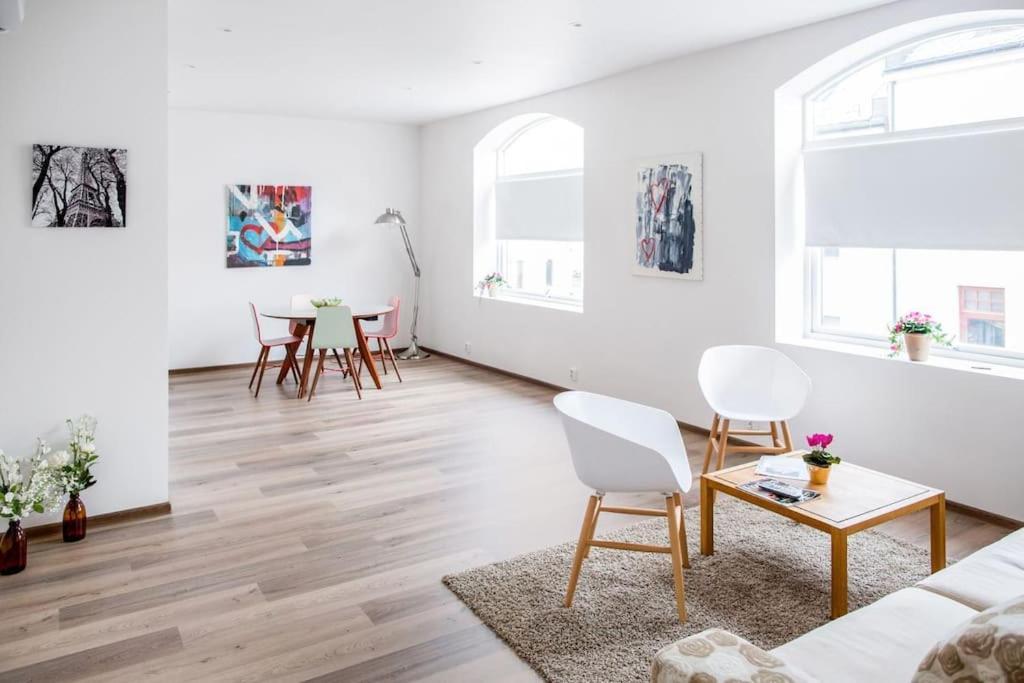 Free Parking Space, 2 Bed Room, Short Walk To Brosundet Ålesund Exteriör bild