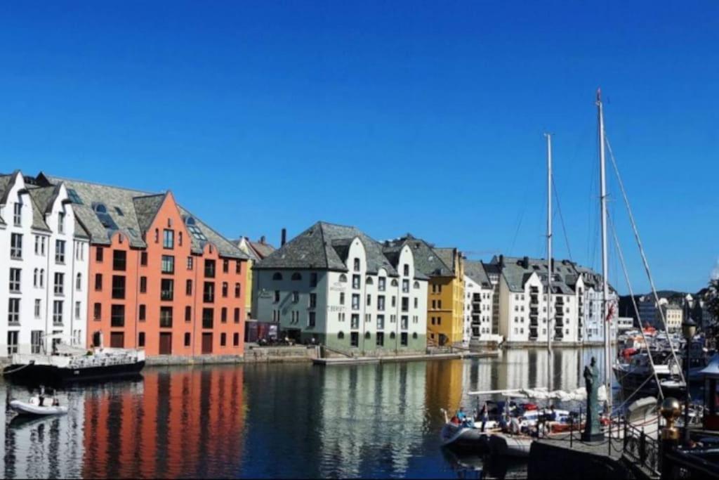 Free Parking Space, 2 Bed Room, Short Walk To Brosundet Ålesund Exteriör bild