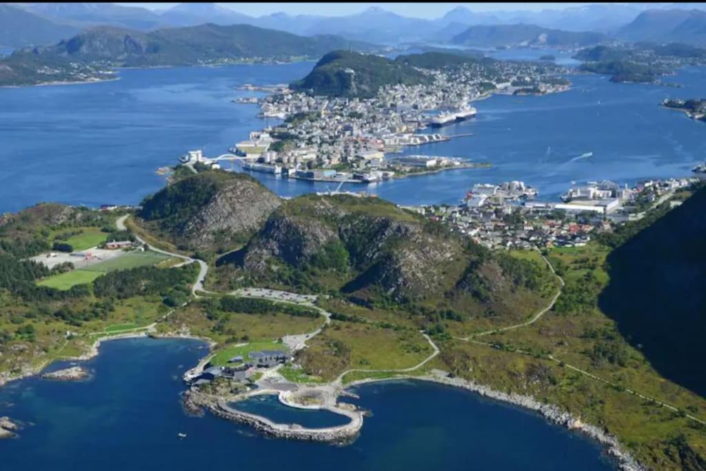 Free Parking Space, 2 Bed Room, Short Walk To Brosundet Ålesund Exteriör bild
