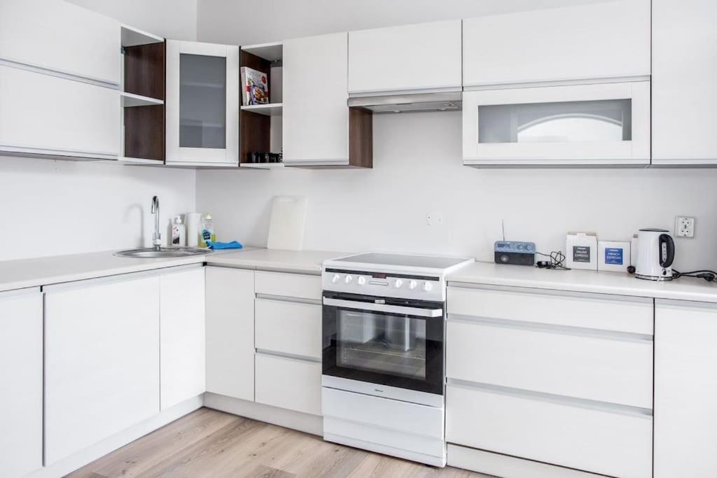 Free Parking Space, 2 Bed Room, Short Walk To Brosundet Ålesund Exteriör bild