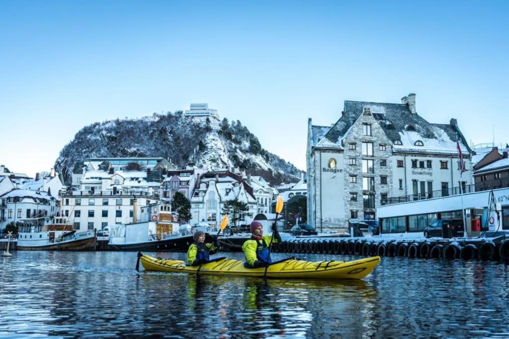 Free Parking Space, 2 Bed Room, Short Walk To Brosundet Ålesund Exteriör bild